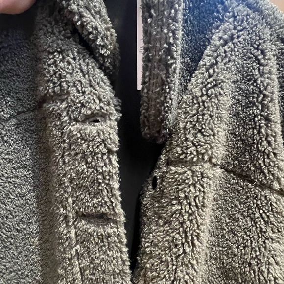 Lululemon Textured Fleece Button Jacket in Dark Olive Size 10 - Picture 10 of 14